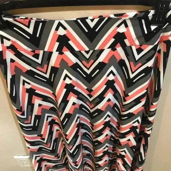 Robert Louis  skirt - Picture 5 of 7